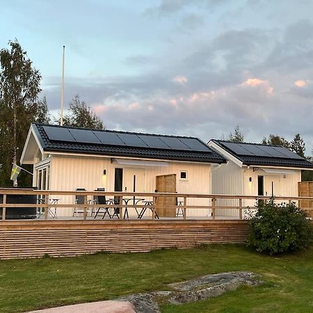 Willa Eget Hus Med Badtunna I Skaergardsmiljoe Kristinehamn Zewnętrze zdjęcie