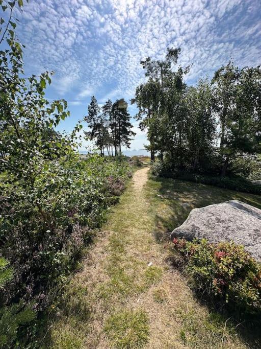 Willa Eget Hus Med Badtunna I Skaergardsmiljoe Kristinehamn Zewnętrze zdjęcie
