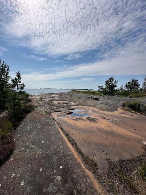 Willa Eget Hus Med Badtunna I Skaergardsmiljoe Kristinehamn Zewnętrze zdjęcie