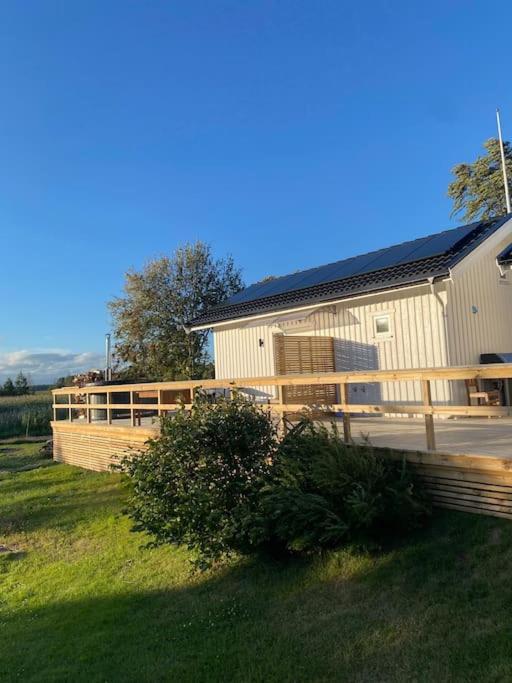 Willa Eget Hus Med Badtunna I Skaergardsmiljoe Kristinehamn Zewnętrze zdjęcie