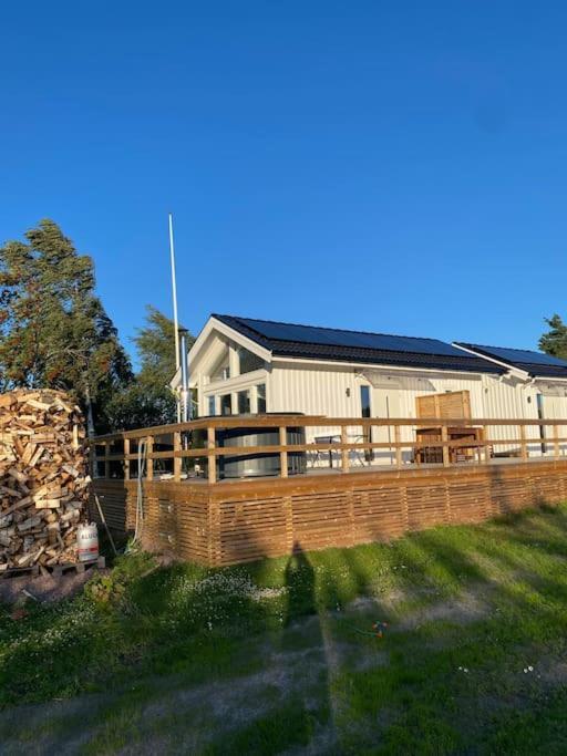 Willa Eget Hus Med Badtunna I Skaergardsmiljoe Kristinehamn Zewnętrze zdjęcie